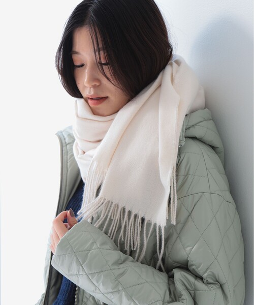 B:MING by BEAMS（ビーミングバイビームス）の「カラー ソリッド ストール（マフラー・レディース・イエロー/ネイビー/ホワイト系その他5/サックスブルー・ONE SIZE）」の2枚目の写真