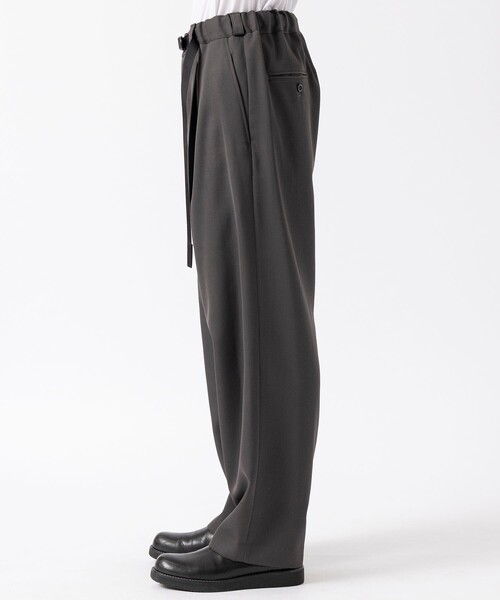 UJOH(ウジョー)の「【UJOH HOMME / ウジョーオム】Tape-Belt 1 Tuck Pants(スラックス・メンズ・ネイビー/グレー・4/3/5)」の21枚目の写真