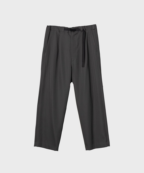 UJOH(ウジョー)の「【UJOH HOMME / ウジョーオム】Tape-Belt 1 Tuck Pants(スラックス・メンズ・ネイビー/グレー・4/3/5)」の2枚目の写真