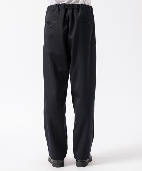 UJOH(ウジョー)の「【UJOH HOMME / ウジョーオム】Tape-Belt 1 Tuck Pants(スラックス・メンズ・ネイビー/グレー・4/3/5)」の6枚目の写真
