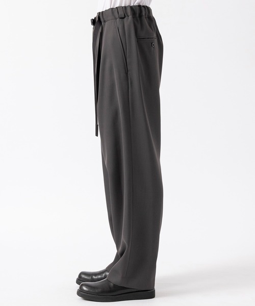 UJOH(ウジョー)の「【UJOH HOMME / ウジョーオム】Tape-Belt 1 Tuck Pants(スラックス・メンズ・ネイビー/グレー・4/3/5)」の13枚目の写真