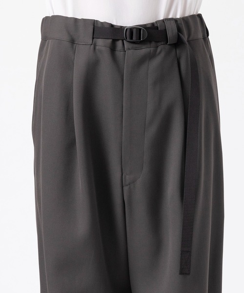 UJOH(ウジョー)の「【UJOH HOMME / ウジョーオム】Tape-Belt 1 Tuck Pants(スラックス・メンズ・ネイビー/グレー・4/3/5)」の15枚目の写真