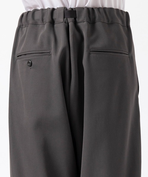 UJOH(ウジョー)の「【UJOH HOMME / ウジョーオム】Tape-Belt 1 Tuck Pants(スラックス・メンズ・ネイビー/グレー・4/3/5)」の16枚目の写真