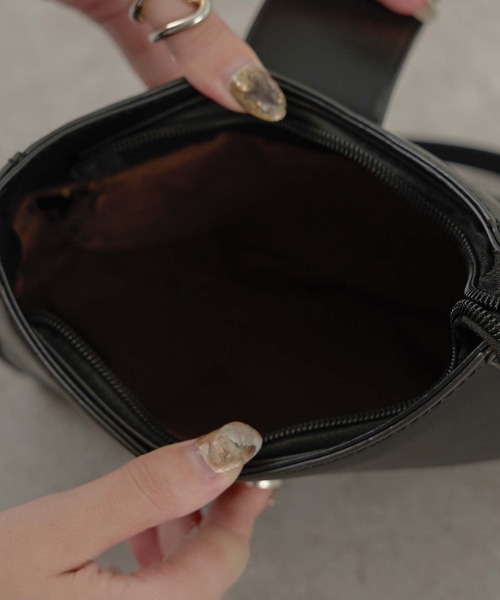 Ambre Neige（アンブルネージュ）の「ribbon shoulder bag / リボンショルダーバッグ（ショルダーバッグ・レディース・ブラック/オフホワイト/ピンク・FREE）」の6枚目の写真