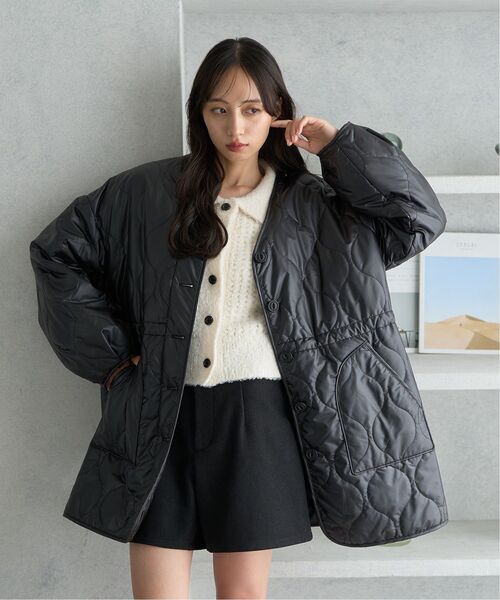 earth music&ecology（アースミュージックアンドエコロジー）の「キルティングハーフコート（ノーカラージャケット・レディース・アイボリー/ブラック/ベージュ・FREE）」の6枚目の写真