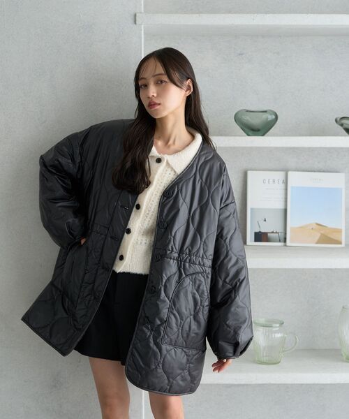 earth music&ecology（アースミュージックアンドエコロジー）の「キルティングハーフコート（ノーカラージャケット・レディース・アイボリー/ブラック/ベージュ・FREE）」の7枚目の写真