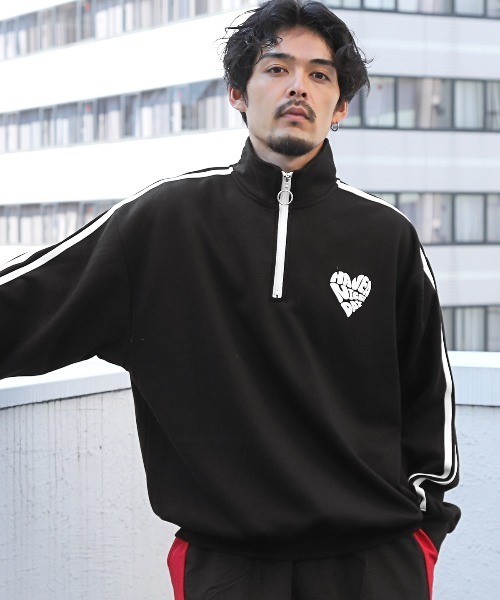 LUXSTYLE（ラグスタイル）の「裏起毛ハートロゴ発泡プリントハーフジップトレーナー（スウェット・メンズ・ブラック/ホワイト・M/L）」の5枚目の写真