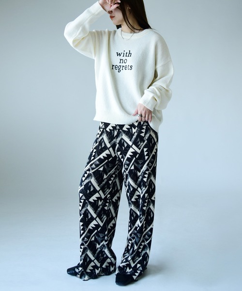 and it_(アンドイット)の「ロゴ刺繍ニットプルオーバー(ニット/セーター・レディース・チャコールグレー/オフホワイト/杢グレー・M-L)」の4枚目の写真