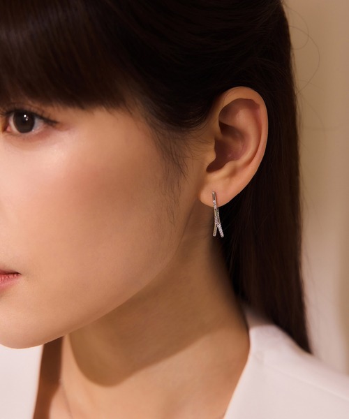 vacanza（ヴァカンザ）の「vacanza V Class(R)｜女神・ダイアナ・オールシルバーアメリカンピアス（ピアス（両耳用）・レディース・ゴールド/シルバー・FREE）」の5枚目の写真
