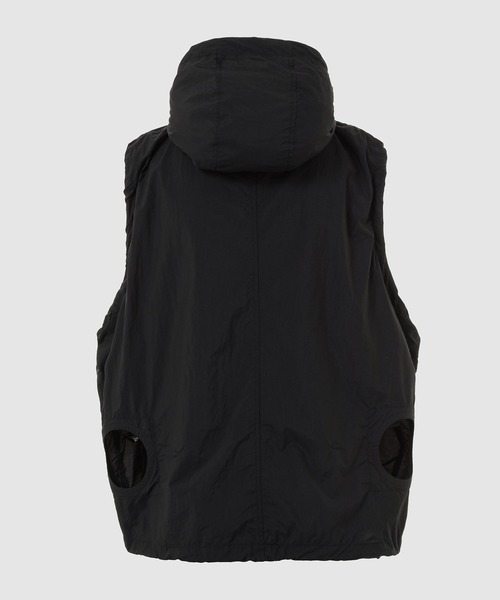 ANREALAGE(アンリアレイジ)の「WINDBREAKER PANEL VEST(ダウンベスト・メンズ・ベージュ/ブラック・48/46)」の3枚目の写真