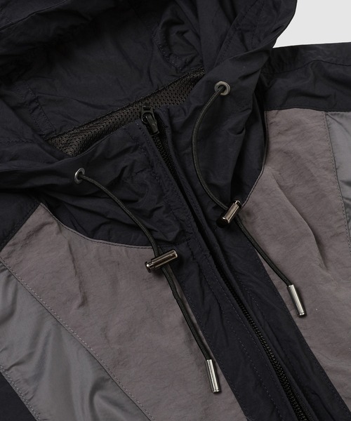 ANREALAGE(アンリアレイジ)の「WINDBREAKER PANEL VEST(ダウンベスト・メンズ・ベージュ/ブラック・48/46)」の5枚目の写真