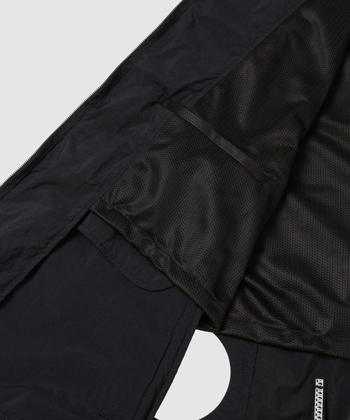 ANREALAGE(アンリアレイジ)の「WINDBREAKER PANEL VEST(ダウンベスト・メンズ・ベージュ/ブラック・48/46)」の9枚目の写真