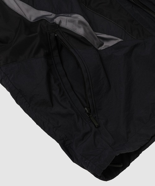 ANREALAGE(アンリアレイジ)の「WINDBREAKER PANEL VEST(ダウンベスト・メンズ・ベージュ/ブラック・48/46)」の14枚目の写真