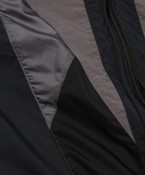 ANREALAGE(アンリアレイジ)の「WINDBREAKER PANEL VEST(ダウンベスト・メンズ・ベージュ/ブラック・48/46)」の15枚目の写真