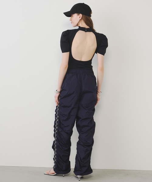 VIOLETTA（ヴィオレッタ）の「カップ付きバックシャンボディスーツ（Tシャツ/カットソー・レディース・ブラック/カーキ・FREE）」の5枚目の写真