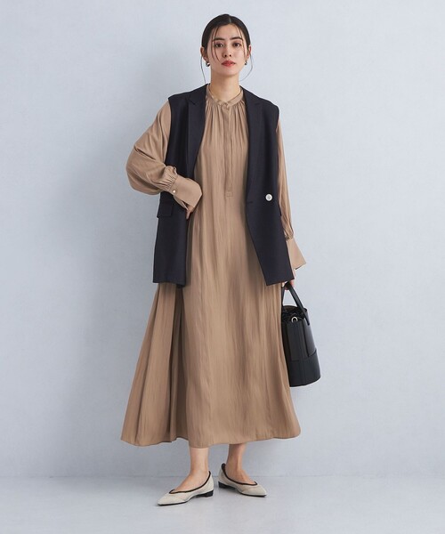 green label relaxing（グリーンレーベルリラクシング）の「キリカエ ギャザー ワンピース 2（ワンピース・レディース・ライム/ネイビー/ベージュ・FREE）」の2枚目の写真