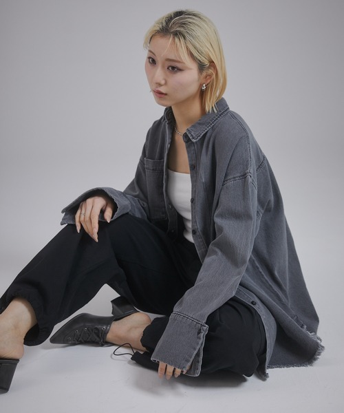 ENVYM（アンビー）の「ビックカフスオーバーサイズデニムシャツ（シャツ/ブラウス・レディース・ブルー/ブラック・FREE）」の16枚目の写真