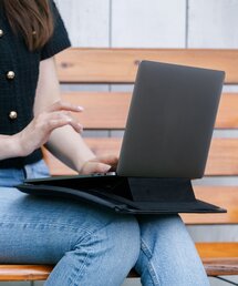 BIRTHDAY BAR（バースデイバー）の「Smaly スタンド付きパソコンケース（PCグッズ）」