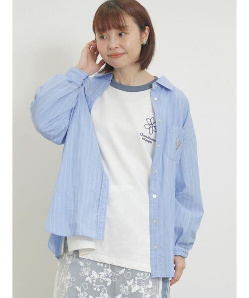 Samansa Mos2（サマンサ モスモス）の「ワッペン風刺繍入りシャツ（シャツ/ブラウス・レディース・ブルー/オフホワイト/イエロー/ピンク・F）」の2枚目の写真