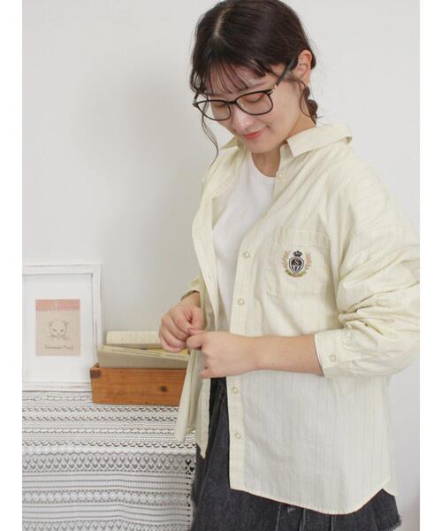 Samansa Mos2（サマンサ モスモス）の「ワッペン風刺繍入りシャツ（シャツ/ブラウス・レディース・ブルー/オフホワイト/イエロー/ピンク・F）」の5枚目の写真