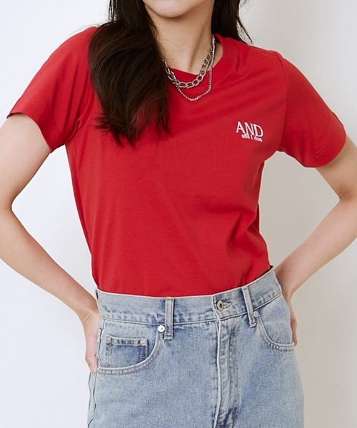 GORGE(ゴージ)の「《ワンポイント刺繍×シンプル》レディース 半袖Tシャツ 綿混 カジュアル 春夏秋(Tシャツ/カットソー・レディース・オフホワイト/レッド/イエロー/ネイビー/ブラック・F)」の2枚目の写真