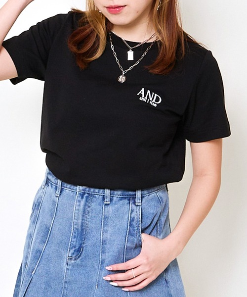 GORGE(ゴージ)の「《ワンポイント刺繍×シンプル》レディース 半袖Tシャツ 綿混 カジュアル 春夏秋(Tシャツ/カットソー・レディース・オフホワイト/レッド/イエロー/ネイビー/ブラック・F)」の4枚目の写真