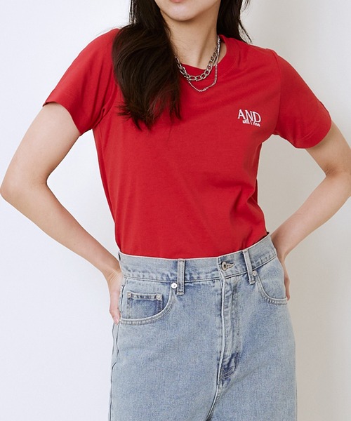 GORGE(ゴージ)の「《ワンポイント刺繍×シンプル》レディース 半袖Tシャツ 綿混 カジュアル 春夏秋(Tシャツ/カットソー・レディース・オフホワイト/レッド/イエロー/ネイビー/ブラック・F)」の6枚目の写真