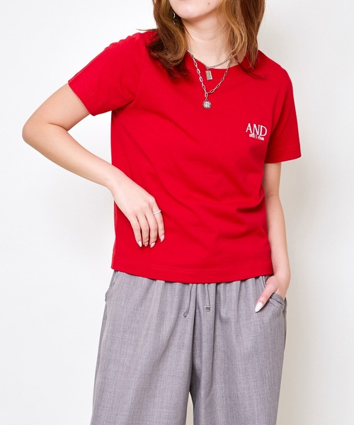 GORGE(ゴージ)の「《ワンポイント刺繍×シンプル》レディース 半袖Tシャツ 綿混 カジュアル 春夏秋(Tシャツ/カットソー・レディース・オフホワイト/レッド/イエロー/ネイビー/ブラック・F)」の7枚目の写真