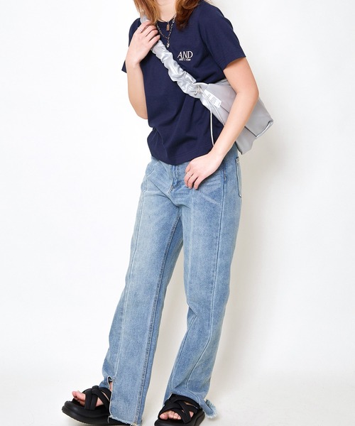 GORGE(ゴージ)の「《ワンポイント刺繍×シンプル》レディース 半袖Tシャツ 綿混 カジュアル 春夏秋(Tシャツ/カットソー・レディース・オフホワイト/レッド/イエロー/ネイビー/ブラック・F)」の13枚目の写真