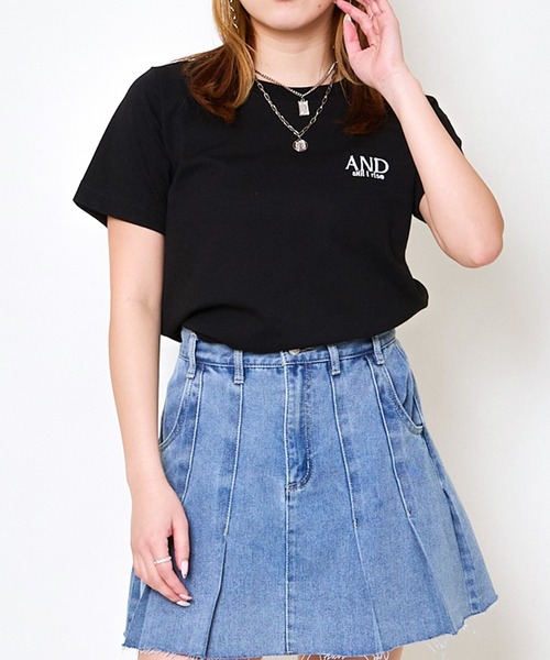 GORGE(ゴージ)の「《ワンポイント刺繍×シンプル》レディース 半袖Tシャツ 綿混 カジュアル 春夏秋(Tシャツ/カットソー・レディース・オフホワイト/レッド/イエロー/ネイビー/ブラック・F)」の10枚目の写真