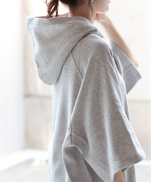 HUG.U(ハグユー)の「綿100% 裏毛 パーカービッグT(パーカー・レディース・ブラック/ライトグレー/アイボリー/モスグリーン/ダークグレー/イエロー・FREE)」の12枚目の写真