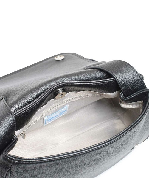 BarcosBlue（バルコスブルー）の「【BarcosBlue/バルコスブルー】シュリンクレザー調台形バッグ（ショルダーバッグ・レディース・ベージュ/ブラック・ONE SIZE）」の8枚目の写真