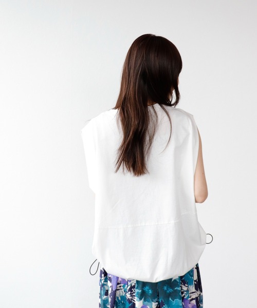 Jines（ジネス）の「タックショルダー ノースリーブカットソー（Tシャツ/カットソー・レディース・チャコールグレー/ホワイト/ブラック・38）」の12枚目の写真