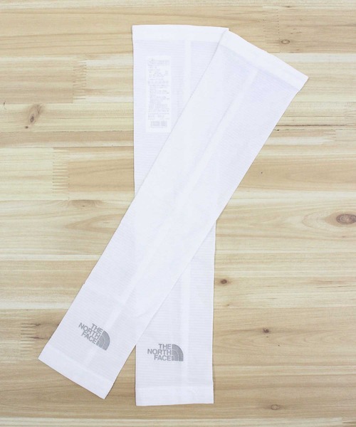 THE NORTH FACE(ザノースフェイス)の「TNF ハイブリッド リストレット アームカバー Hybrid Wristlet ザ・ノースフェイス 韓国限定ライン(アームカバー・メンズ・ホワイト/ブラック・L/M)」の2枚目の写真