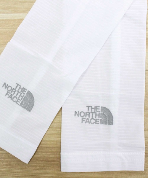 THE NORTH FACE(ザノースフェイス)の「TNF ハイブリッド リストレット アームカバー Hybrid Wristlet ザ・ノースフェイス 韓国限定ライン(アームカバー・メンズ・ホワイト/ブラック・L/M)」の8枚目の写真