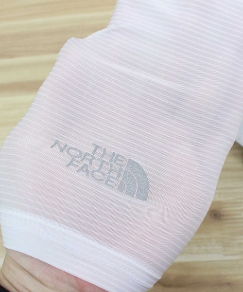 THE NORTH FACE(ザノースフェイス)の「TNF ハイブリッド リストレット アームカバー Hybrid Wristlet ザ・ノースフェイス 韓国限定ライン(アームカバー・メンズ・ホワイト/ブラック・L/M)」の9枚目の写真