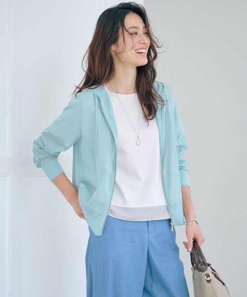 J.PRESS(ジェイプレス)の「【WEB限定カラーあり・洗える】SHEER LIGHT KNIT ラメ パーカー(パーカー・レディース・スカイブルー系/ピンク系/ベージュ系/ホワイト系/ネイビー系/ピーコックグリーン系・T13/T15)」の4枚目の写真