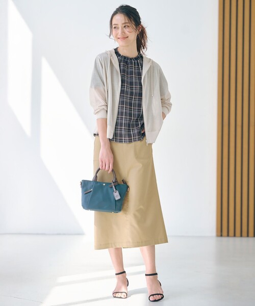 J.PRESS(ジェイプレス)の「【WEB限定カラーあり・洗える】SHEER LIGHT KNIT ラメ パーカー(パーカー・レディース・スカイブルー系/ピンク系/ベージュ系/ホワイト系/ネイビー系/ピーコックグリーン系・T13/T15)」の10枚目の写真