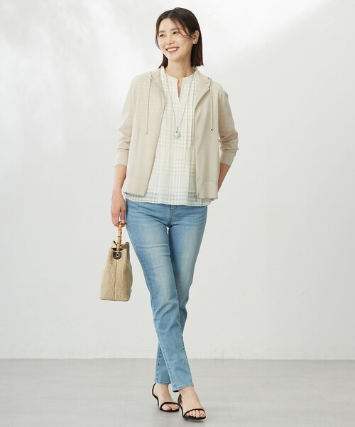 J.PRESS(ジェイプレス)の「【WEB限定カラーあり・洗える】SHEER LIGHT KNIT ラメ パーカー(パーカー・レディース・スカイブルー系/ピンク系/ベージュ系/ホワイト系/ネイビー系/ピーコックグリーン系・T13/T15)」の18枚目の写真