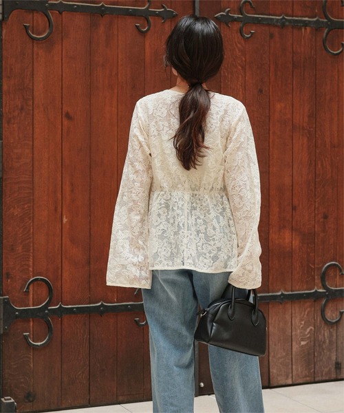 titivate（ティティベイト）の「Vネックペプラムデザインレースブラウス（シャツ/ブラウス・レディース・ブラック/オフホワイト・S/L/M）」の11枚目の写真