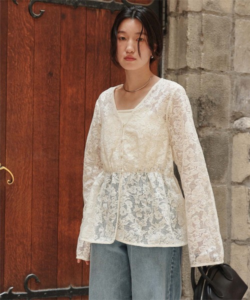 titivate（ティティベイト）の「Vネックペプラムデザインレースブラウス（シャツ/ブラウス・レディース・ブラック/オフホワイト・S/L/M）」の12枚目の写真