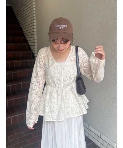 titivate（ティティベイト）の「Vネックペプラムデザインレースブラウス（シャツ/ブラウス・レディース・ブラック/オフホワイト・S/L/M）」の5枚目の写真