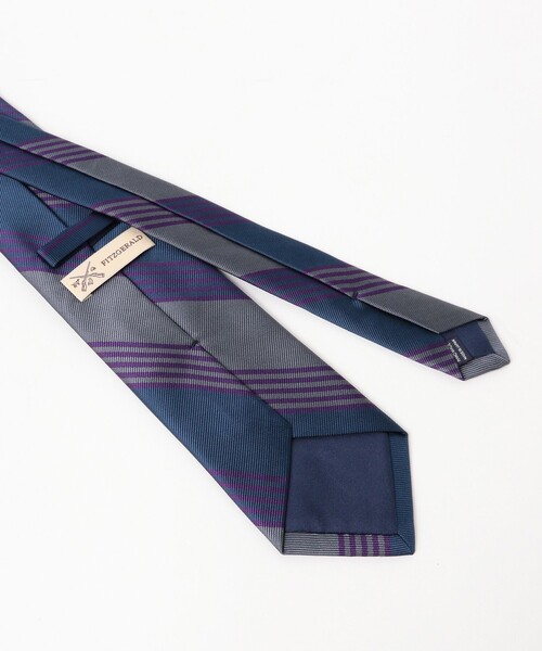 BEAMS F(ビームスエフ)の「FITZGERALD / シルク ストライプ ネクタイ(ネクタイ・メンズ・グレー/ネイビー・ONE SIZE)」の3枚目の写真