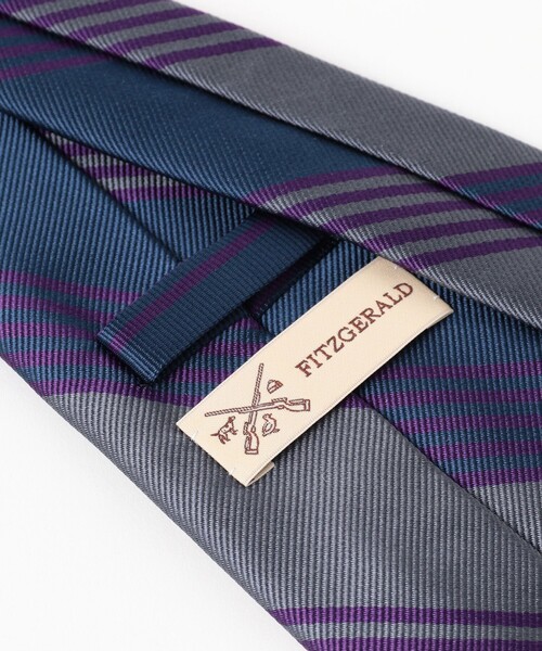 BEAMS F(ビームスエフ)の「FITZGERALD / シルク ストライプ ネクタイ(ネクタイ・メンズ・グレー/ネイビー・ONE SIZE)」の4枚目の写真