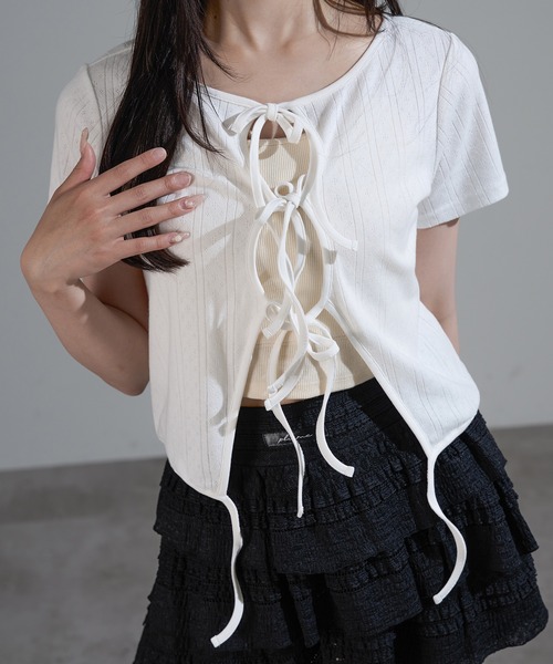 apres jour mignon(アプレジュールミニョン)の「フロントリボンクロップドトップス【ZOZOTOWN限定アイテム】(カーディガン/ボレロ・レディース・ブラウン系その他/ネイビー/オフホワイト・X-LARGE/フリー)」の2枚目の写真
