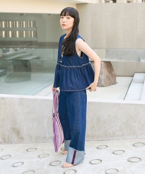 FREAK'S STORE(フリークスストア)の「デニム ペプラムギャザーベスト(ベスト・レディース・ネイビー/ブルー/ベージュ/オフホワイト・フリ-)」の8枚目の写真