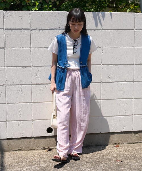 FREAK'S STORE(フリークスストア)の「デニム ペプラムギャザーベスト(ベスト・レディース・ネイビー/ブルー/ベージュ/オフホワイト・フリ-)」の15枚目の写真