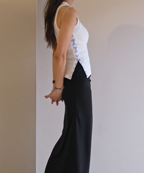 AKTE(アクテ)の「サイドホックタンクトップ(タンクトップ・レディース・ホワイト/ブラック・FREE)」の5枚目の写真