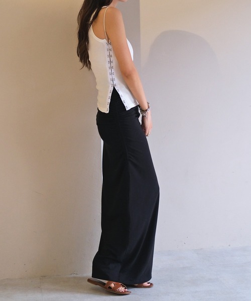 AKTE(アクテ)の「サイドホックタンクトップ(タンクトップ・レディース・ホワイト/ブラック・FREE)」の3枚目の写真