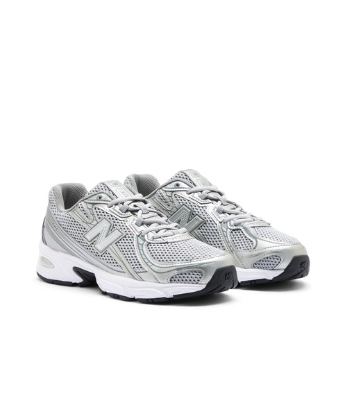NEW BALANCE(ニューバランス)の「740(スニーカー・レディース・グレー・22.5cm/30.0cm/29.0cm/28.5cm/26.5cm/26.0cm/25.5cm/25.0cm/24.5cm/24.0cm/23.0cm/22.0cm/23.5cm/27.0cm/27.5cm/28.0cm)」の2枚目の写真